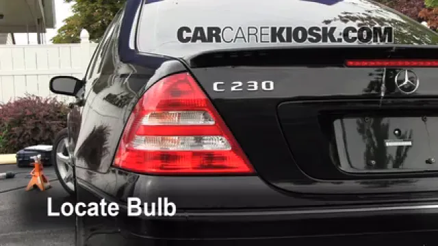 2007 Mercedes-Benz C230 Sport 2.5L V6 FlexFuel Éclairage Feux de marche arrière (remplacer une ampoule)